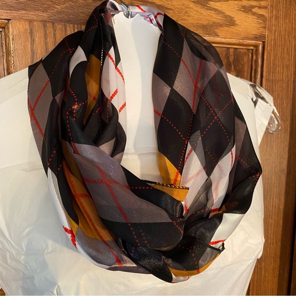 Argyle Pattern Oblong Scarf in Black, White, & Gold - Picture 2 of 4